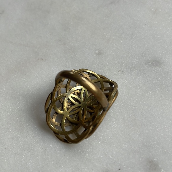 Vintage | Brass Sacred Geometry Ring | Size 7/8 - Picture 9 of 10